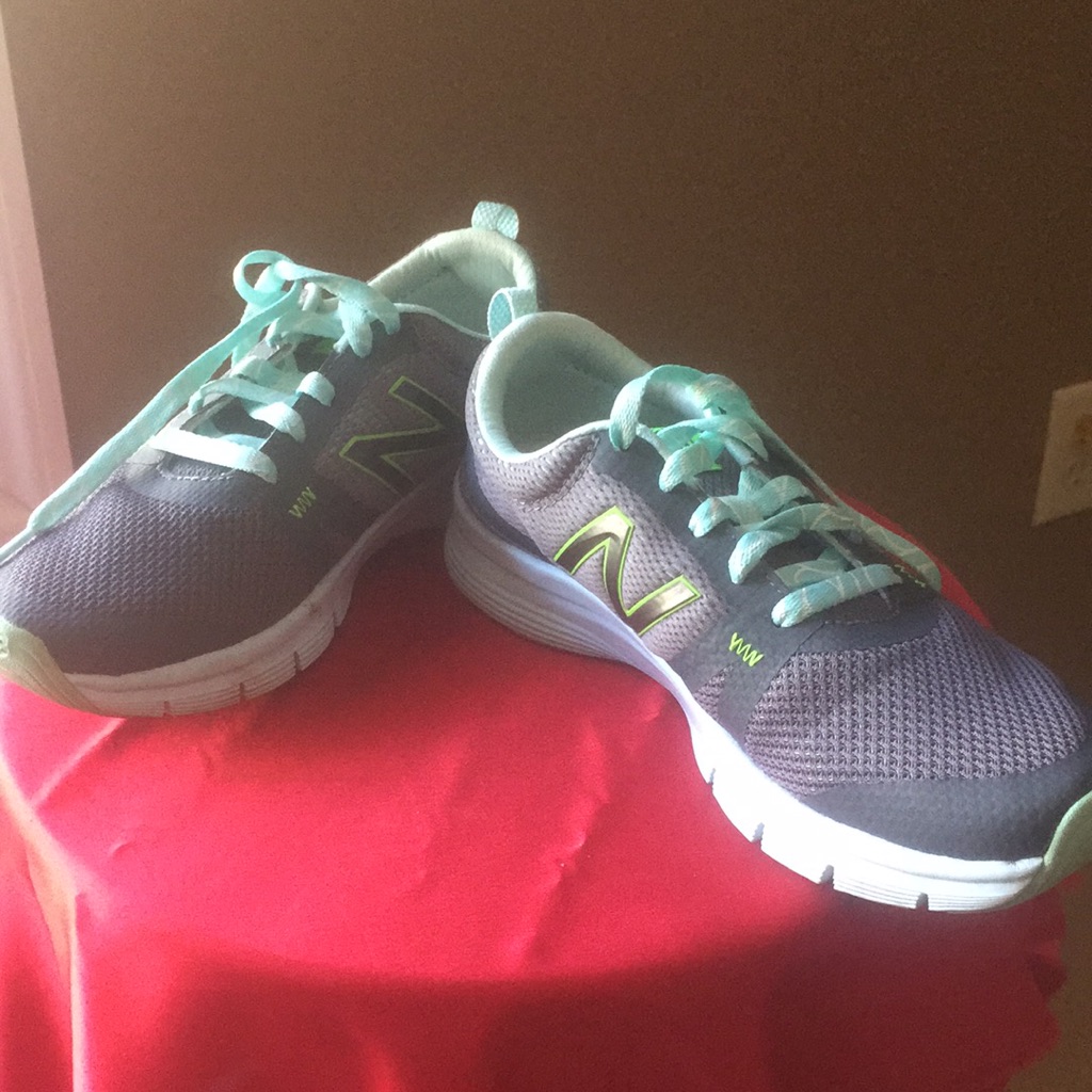 Womens New Balance 715 Sz8